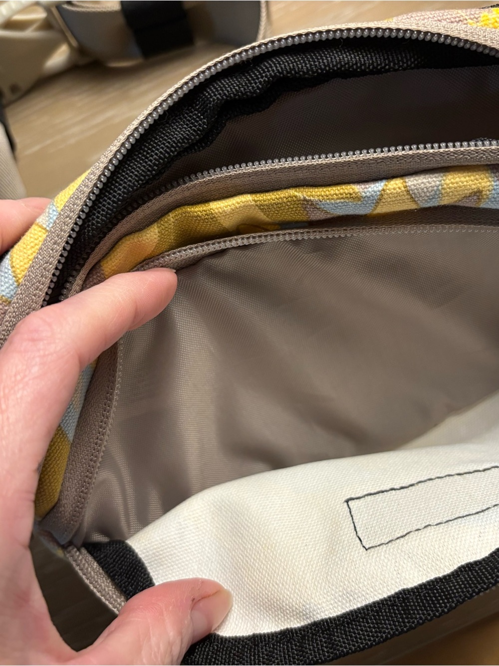 Kavu Mini Sunflower Yellow Floral Spectator Belt Bag Hip Fanny Pack Like New - Picture 4 of 8
